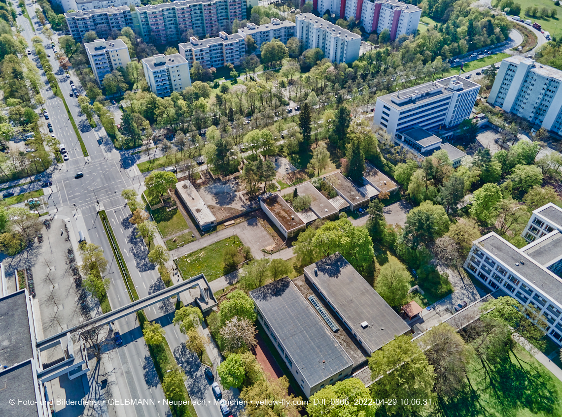 29.04.2022 - Luftbilder von der Baustelle Haus für Kinder in Neuperlach